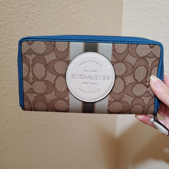 Coach Dempsey Accordion Zip Wallet In Signature Jacquard Witn Stripe And Coach P - Picture 11 of 11